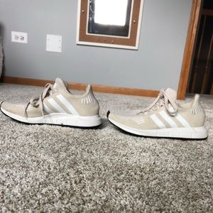 Swift Run Adidas tennis shoes